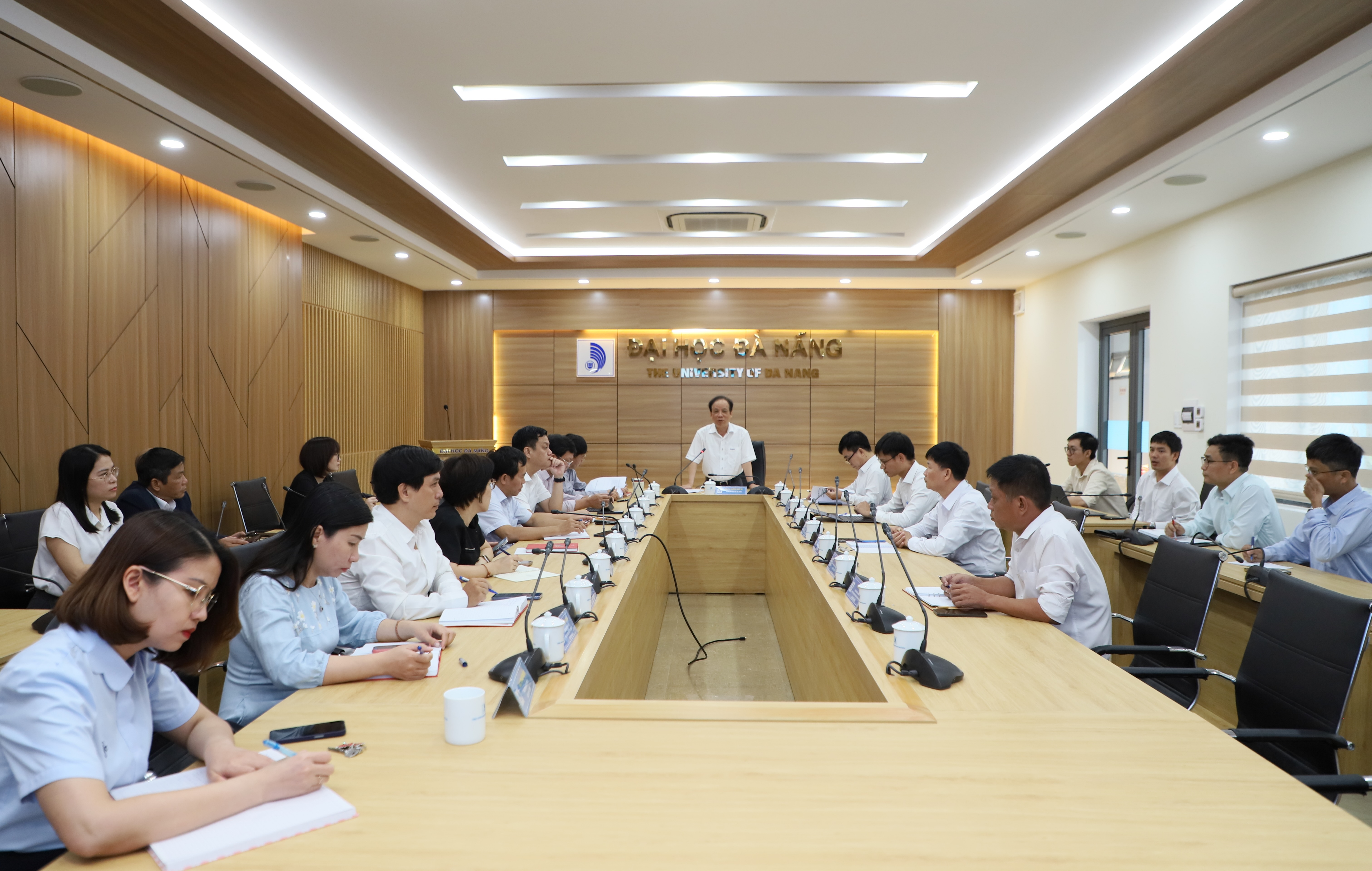 giam-doc-dhdn-lam-viec-voi-truong-y-duoc-dhdn-ve-ke-hoach-nhiem-vu-trong-tam-nam-2026-20260416084150.jpg