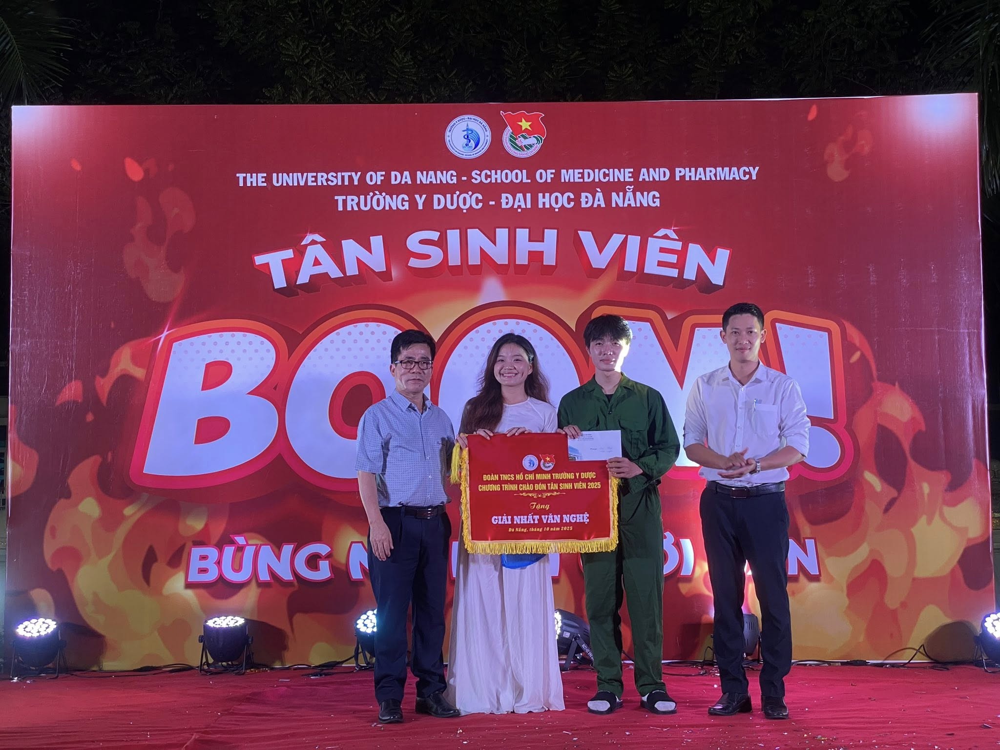 truong-y-duoc-dai-hoc-da-nang-bung-no-chuong-trinh-chao-don-tan-sinh-vien-khoa-2025-20251013101410.jpg