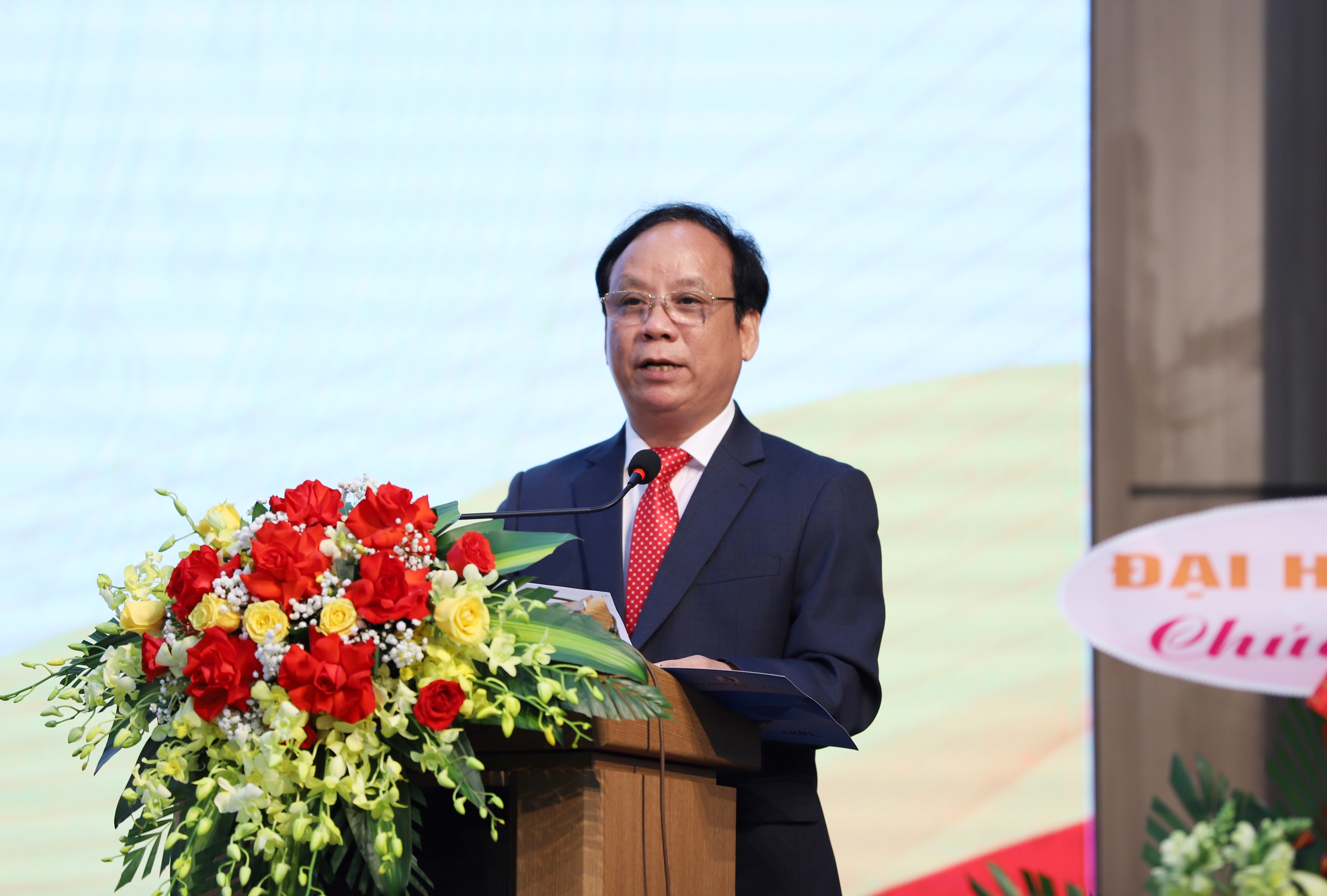 bo-giao-duc-va-dao-tao-cong-bo-quyet-dinh-cong-nhan-pgsts-nguyen-ngoc-vu-giu-chuc-vu-giam-20250210215426.jpg