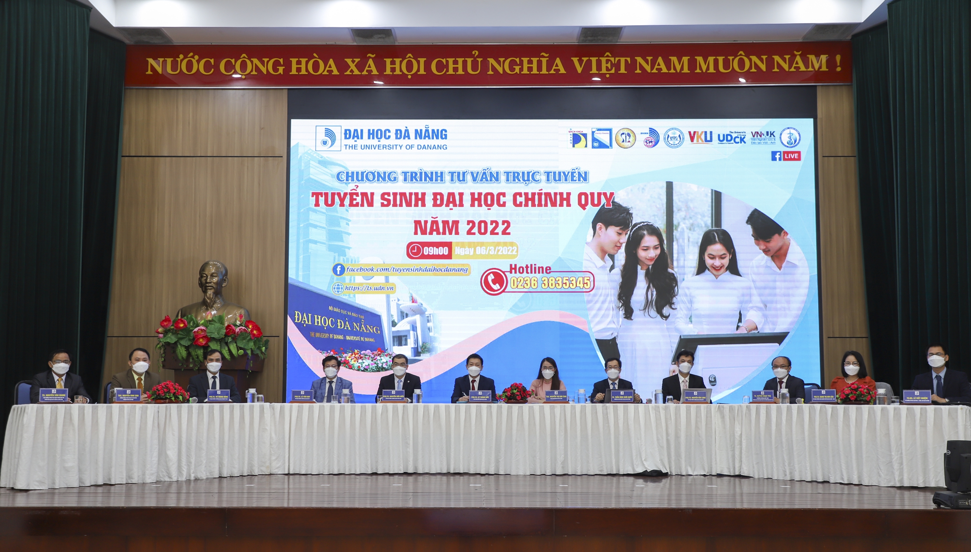 Chương trình Tư vấn trực tuyến tuyển sinh Đại học Đà Nẵng năm 2022: Tiếp tục ổn định các phương thức xét tuyển, thêm nhiều cơ hội trúng tuyển đem lại sự yên tâm cho các thí sinh và phụ huynh