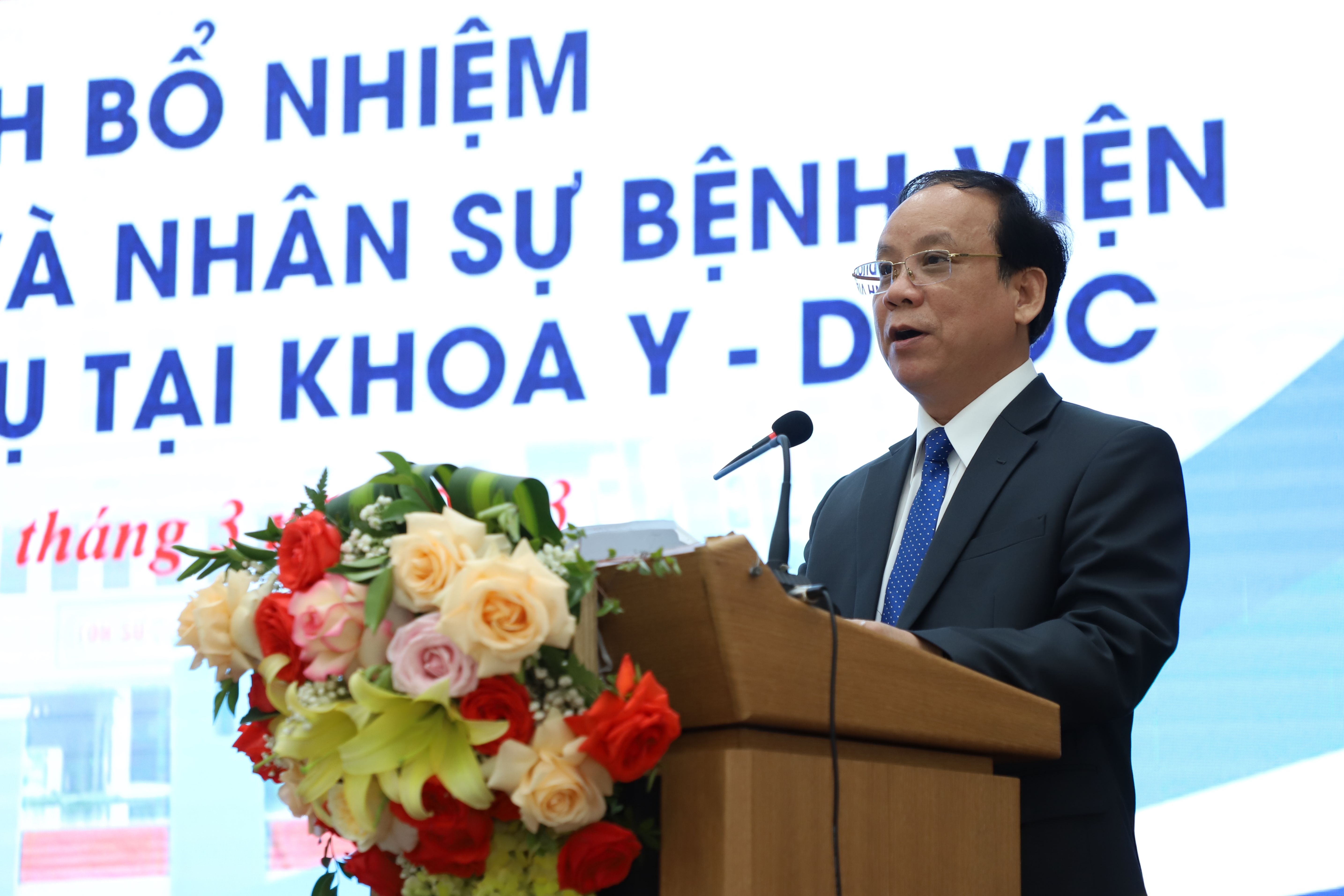 le-cong-bo-cac-quyet-dinh-bo-nhiem-pho-truong-khoa-va-nhan-su-cac-benh-vien-kiem-nhiem-chuc-20250212125758.jpg