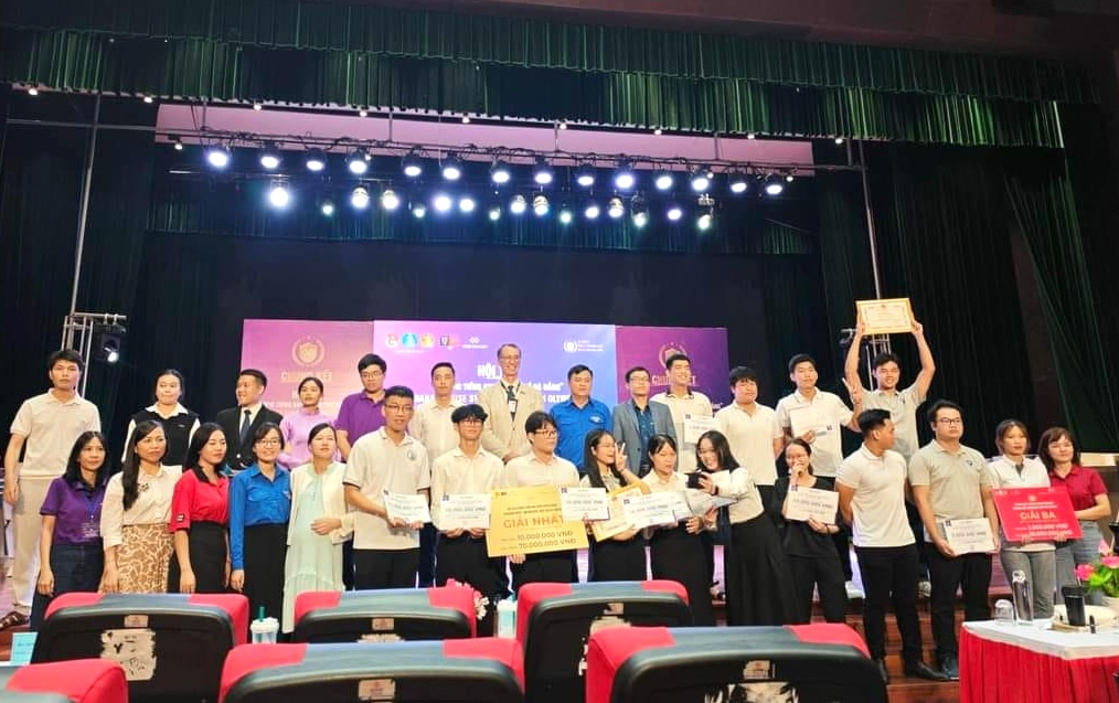 sinh-vien-truong-y-duoc-dhdn-dat-giai-nhat-olympic-tieng-anh-thanh-pho-da-nang.jpg