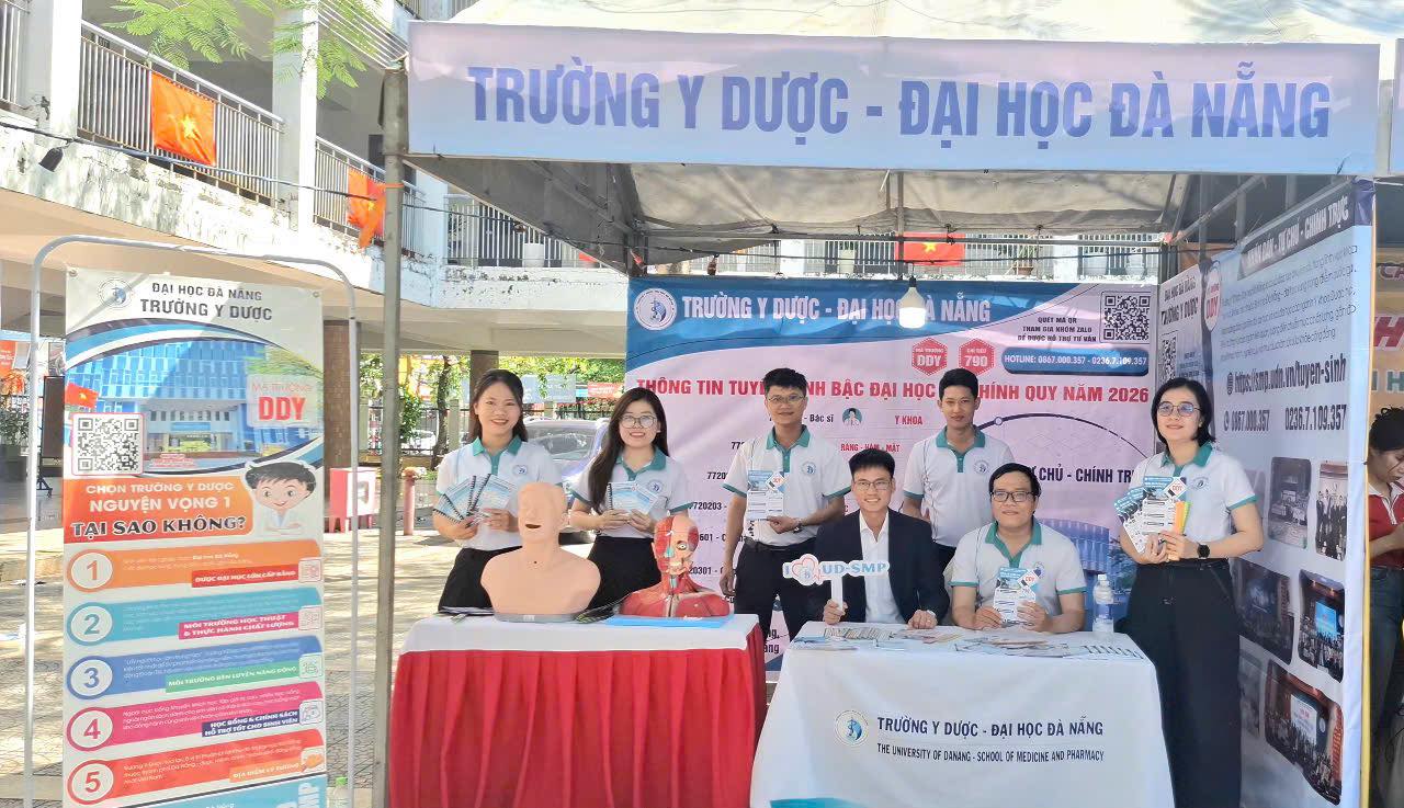 truong-y-duoc-dai-hoc-da-nang-tham-gia-chuong-trinh-tu-van-mua-thi-nam-2026-cua-bao-thanh-20260325150902.jpg