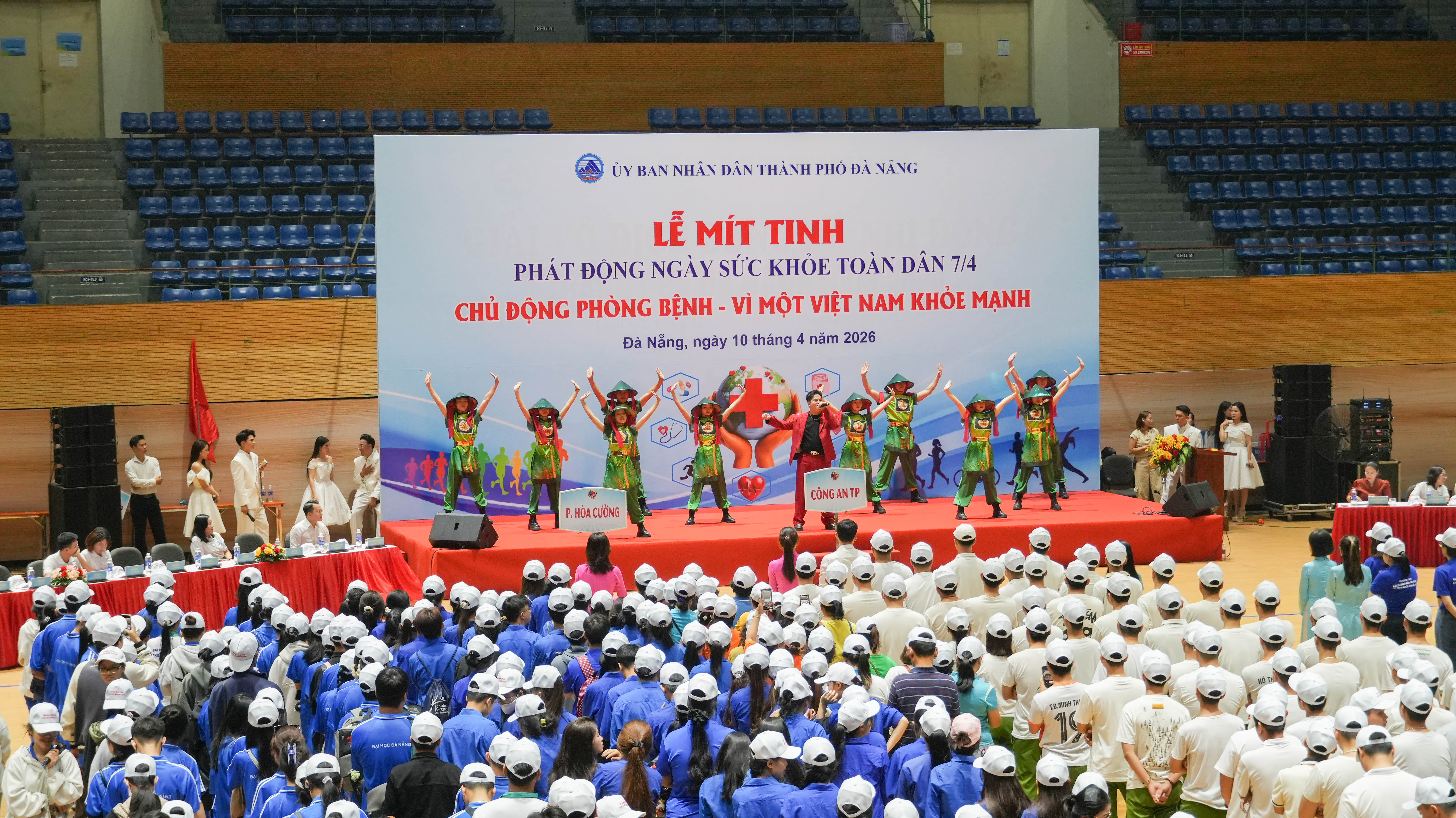 truong-y-duoc-dai-hoc-da-nang-tham-gia-le-mit-tinh-huong-ung-ngay-suc-khoe-toan-dan-va-20260413144750.JPG